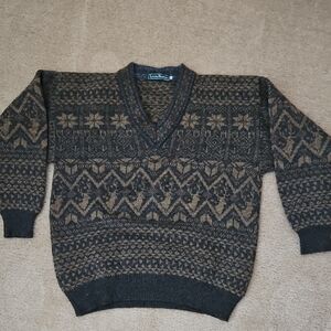 Louis BOSTON V-Neck Sweater - Black and Brown Geometric Design